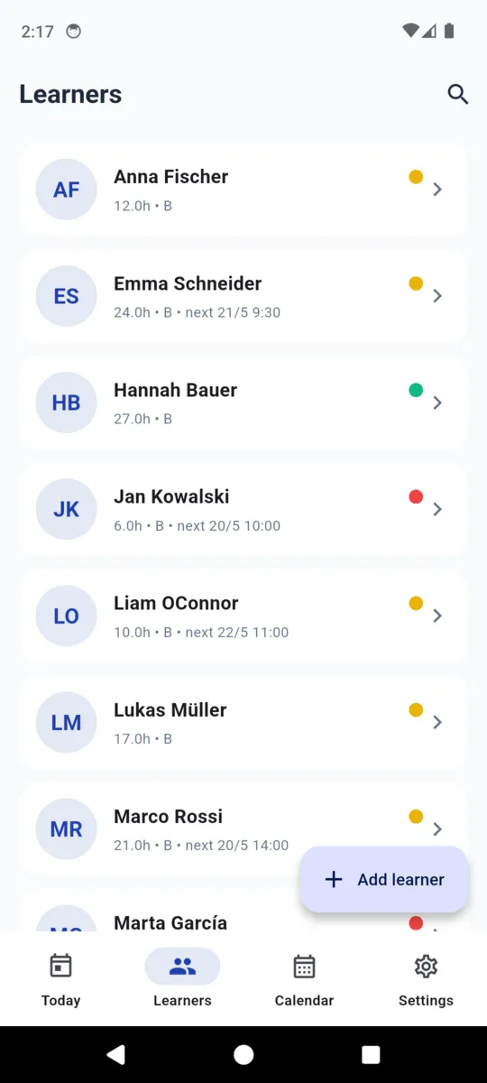 The Learners list: Anna Fischer 12 hours, Emma Schneider 24 hours with a next lesson on 21 May, Hannah Bauer 27 hours, Jan Kowalski 6 hours, Liam O'Connor 10 hours, Lukas Müller 17 hours and Marco Rossi 21 hours, each with a coloured traffic light dot