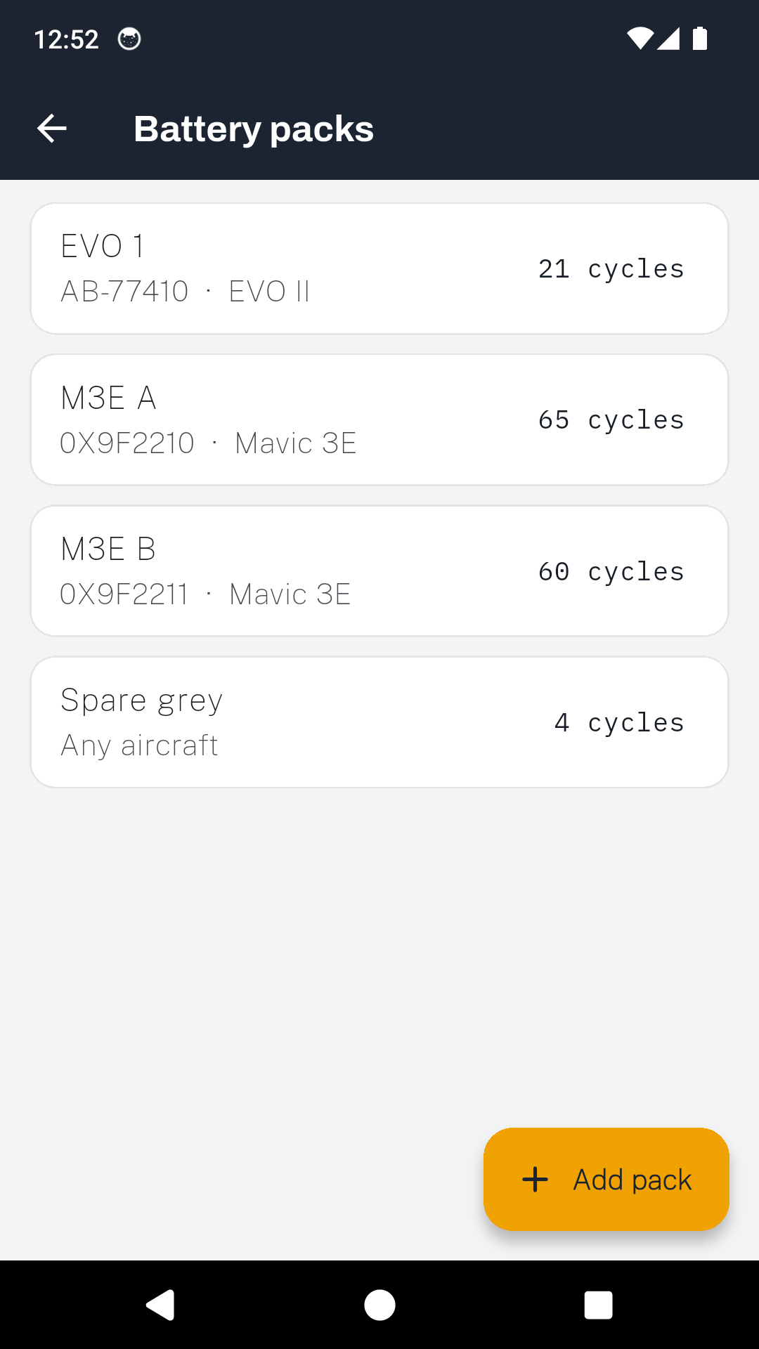 The DroneLog 107 battery packs list, each pack showing its serial, the aircraft it belongs to and its cycle count.